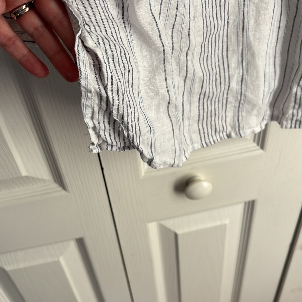 Garnet Hill Easy Linen Tunic. Button Down Blouse. Neutral. Size Medium. - Picture 3 of 7